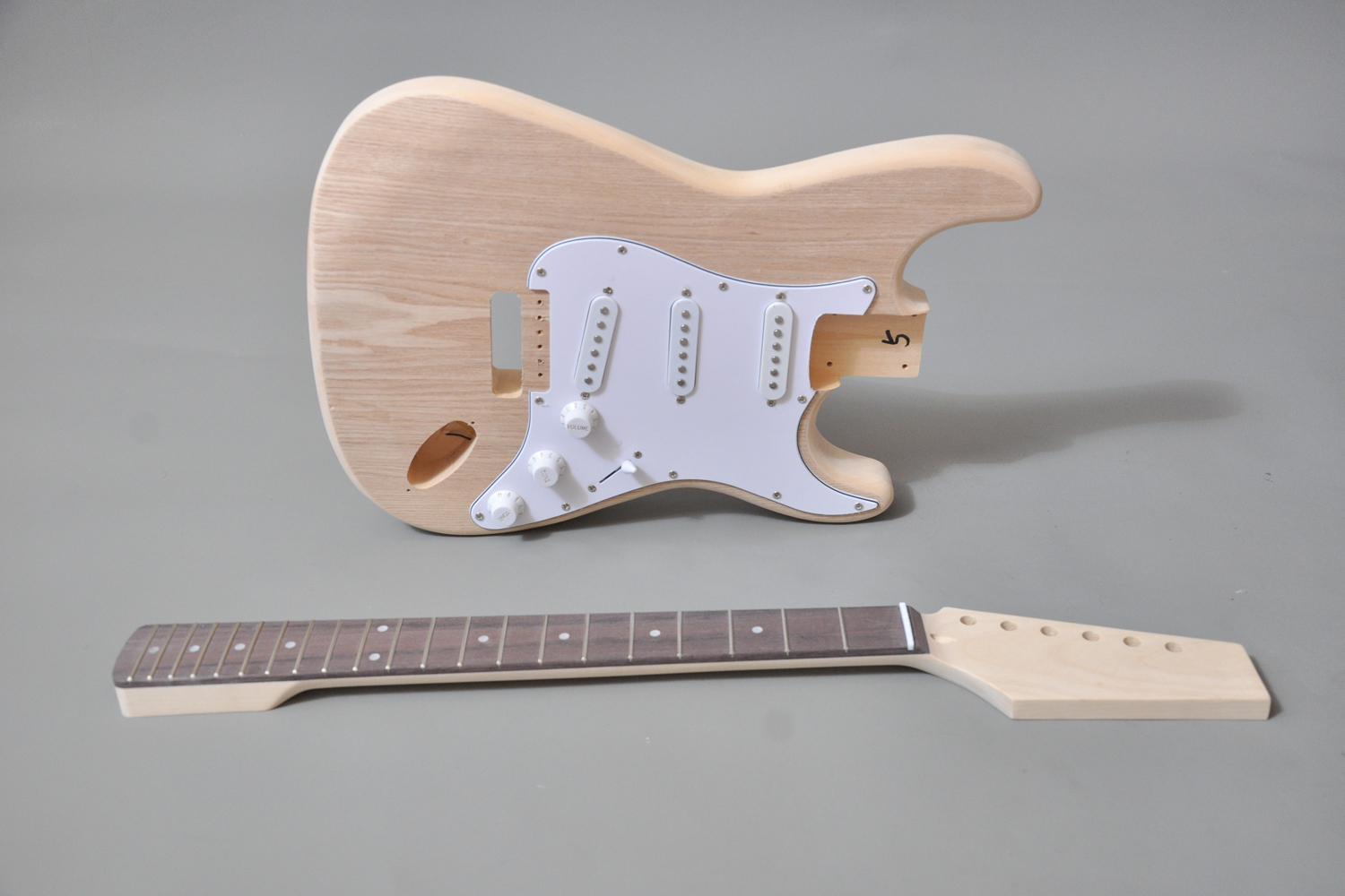 Комплект электрогитары для сборки, Byguitar GK-SST-10ASV — изображение 2